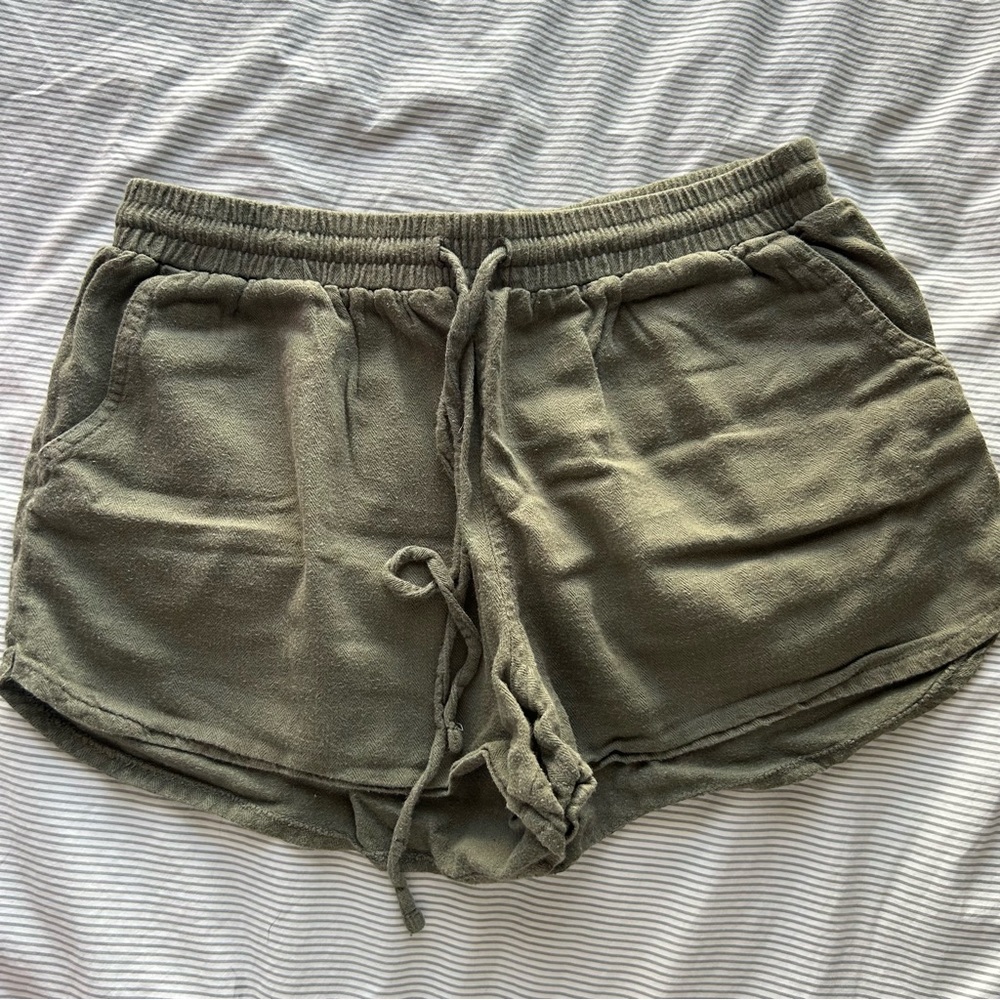 Universal Threads XS Green Shorts